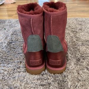 UGG Classic II Genuine Shearling Lined SZ 7 NWOT